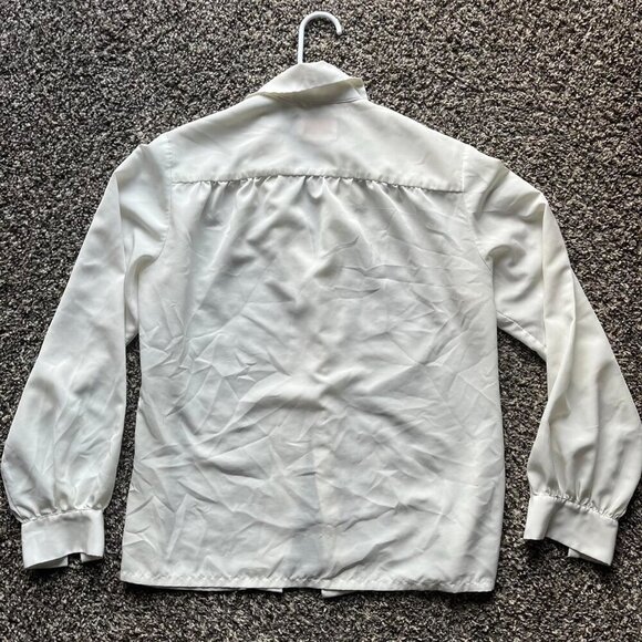 White Pendleton Blouse With Ruffled - Picture 6 of 8